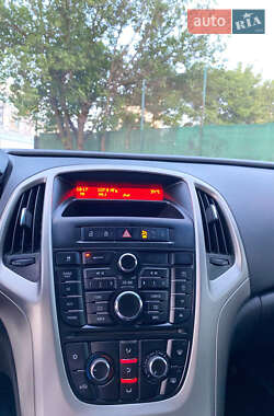 Универсал Opel Astra 2012 в 