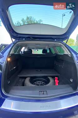 Универсал Opel Astra 2012 в 