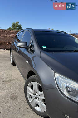 Универсал Opel Astra 2011 в 