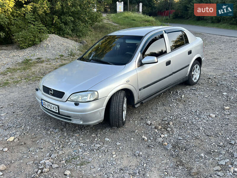 Хэтчбек Opel Astra 1999 в 
