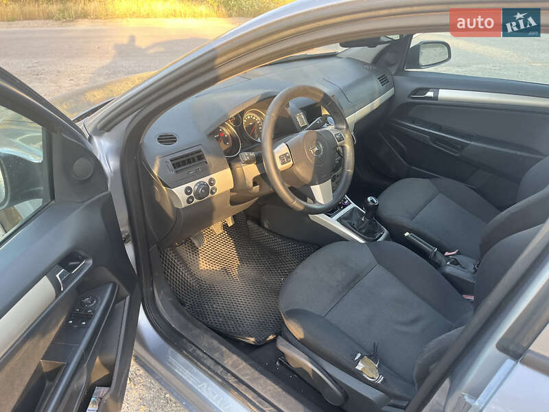 Універсал Opel Astra 2007 в Дніпрі