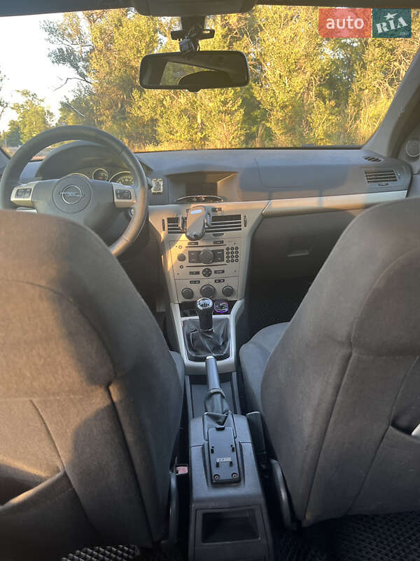 Універсал Opel Astra 2007 в Дніпрі