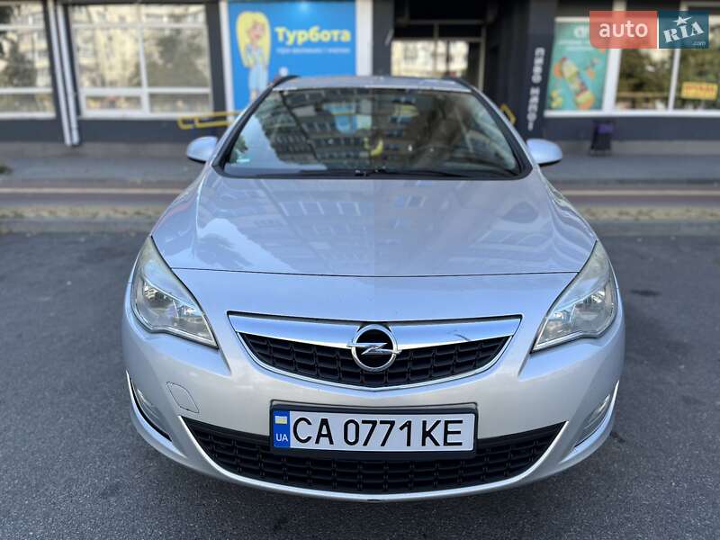 Универсал Opel Astra 2012 в 
