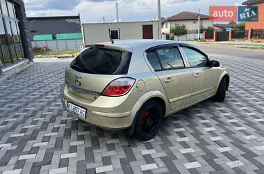 Хэтчбек Opel Astra 2005 в 