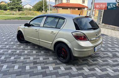 Хэтчбек Opel Astra 2005 в 