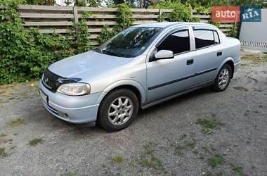 Седан Opel Astra 2004 в Малине