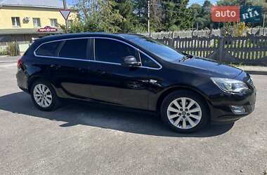 Универсал Opel Astra 2011 в Львове