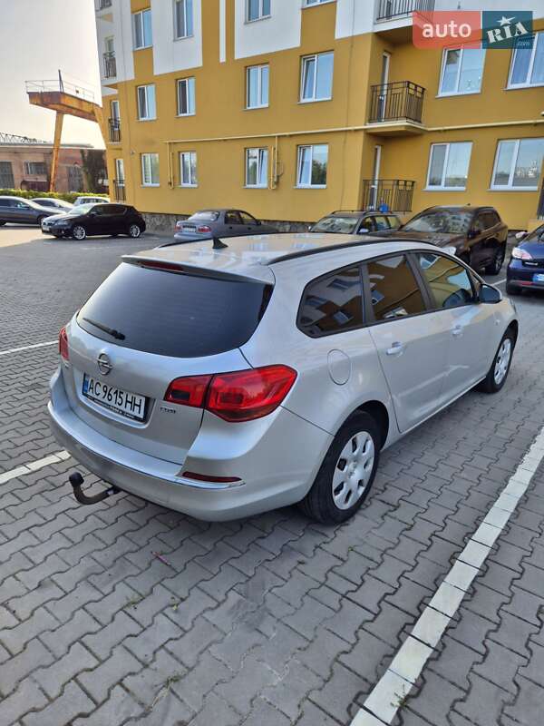 Універсал Opel Astra 2012 в Луцьку