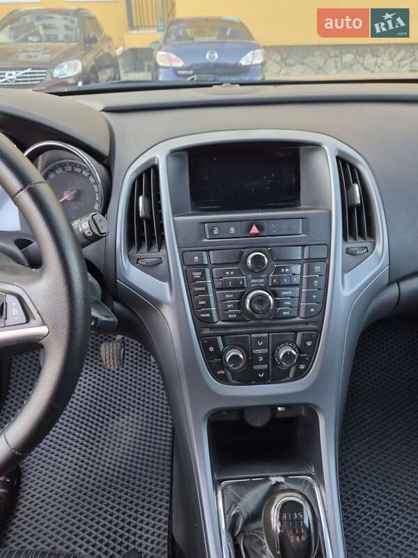 Універсал Opel Astra 2012 в Луцьку