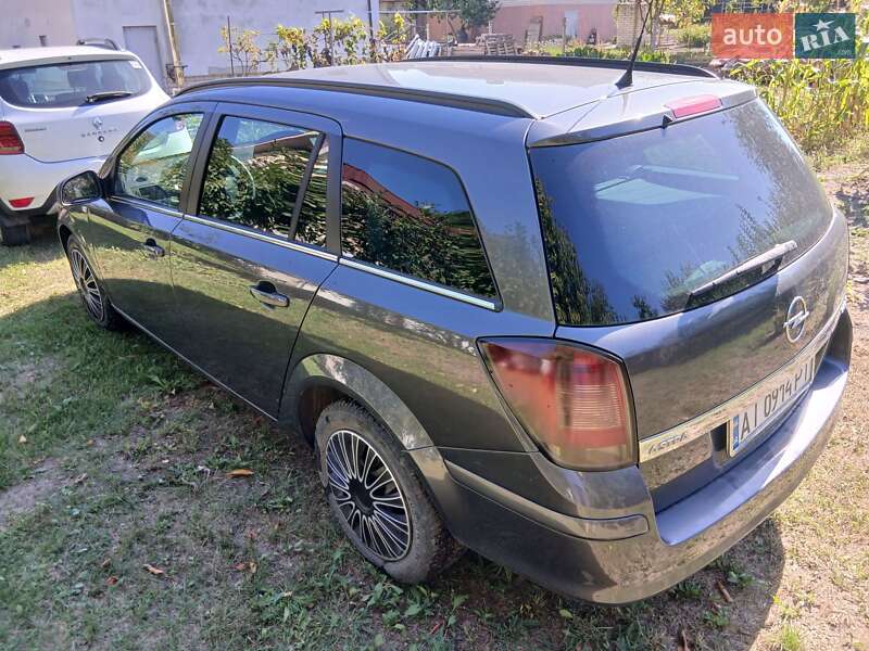 Универсал Opel Astra 2010 в Обухове