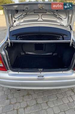 Седан Opel Astra 2000 в 