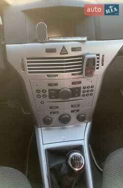 Универсал Opel Astra 2010 в 