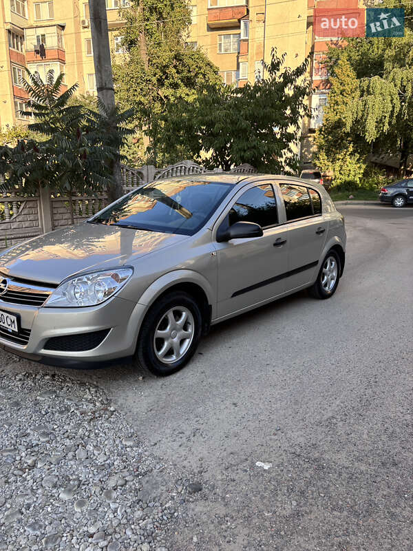 Хэтчбек Opel Astra 2008 в 