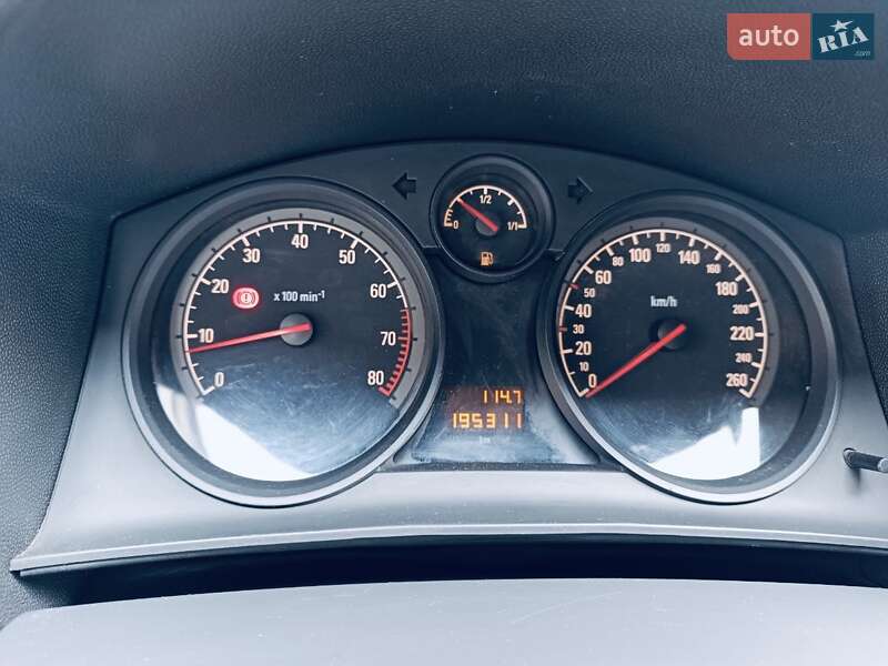 Хэтчбек Opel Astra 2012 в Киеве