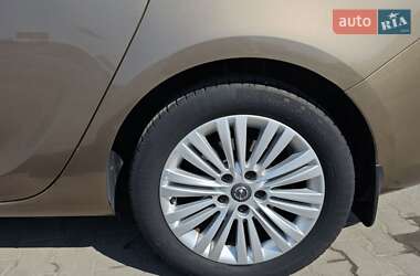 Седан Opel Astra 2012 в 
