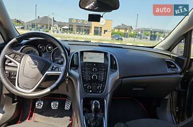 Седан Opel Astra 2012 в 