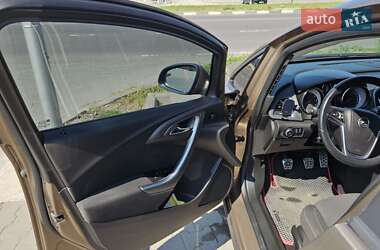 Седан Opel Astra 2012 в 