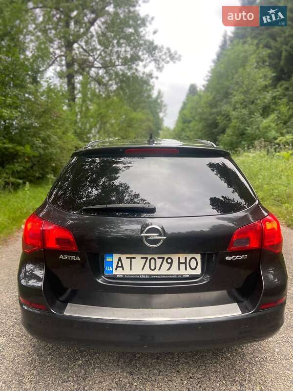 Универсал Opel Astra 2012 в Калуше