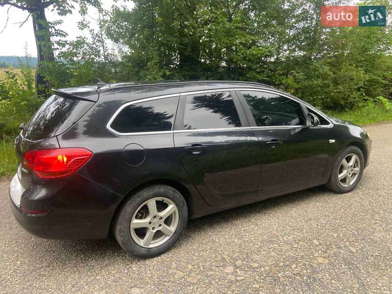 Универсал Opel Astra 2012 в Калуше