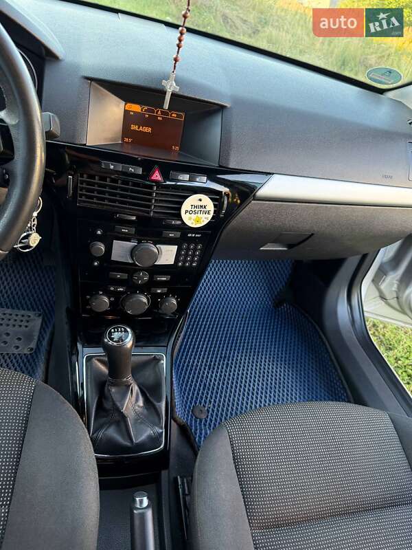 Универсал Opel Astra 2010 в Киеве