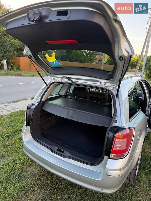 Универсал Opel Astra 2010 в Киеве