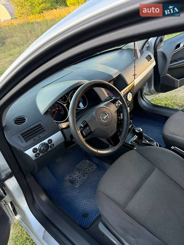 Универсал Opel Astra 2010 в Киеве