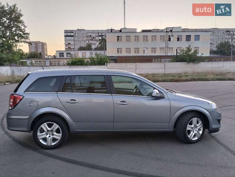 Универсал Opel Astra 2010 в Белой Церкви