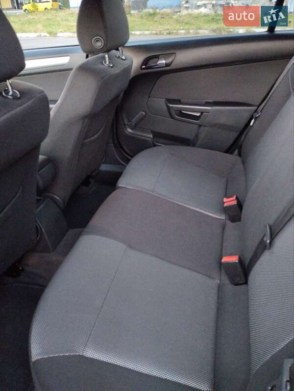 Универсал Opel Astra 2010 в Белой Церкви