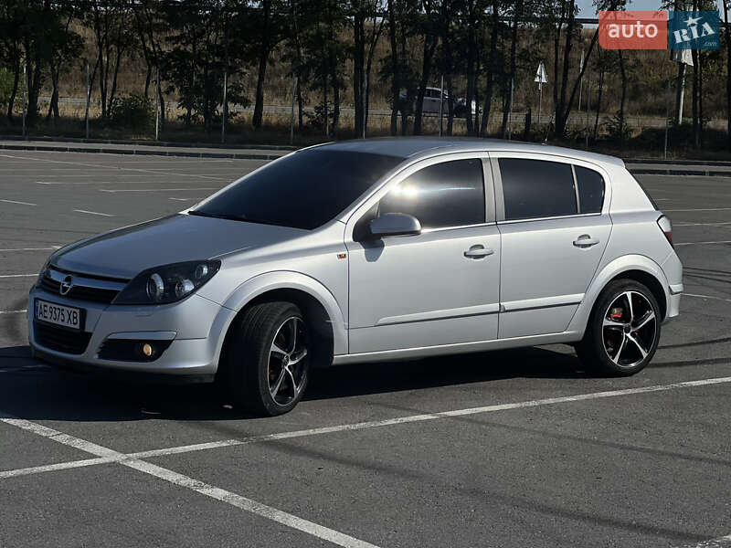 Хэтчбек Opel Astra 2004 в Днепре