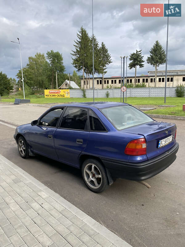 Седан Opel Astra 1992 в Жидачове
