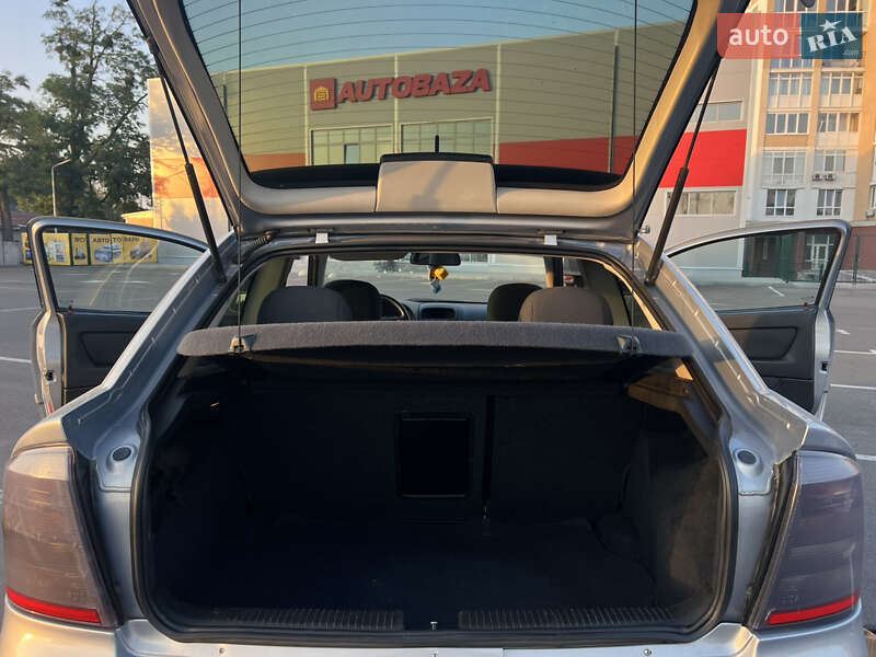 Хэтчбек Opel Astra 2002 в Киеве