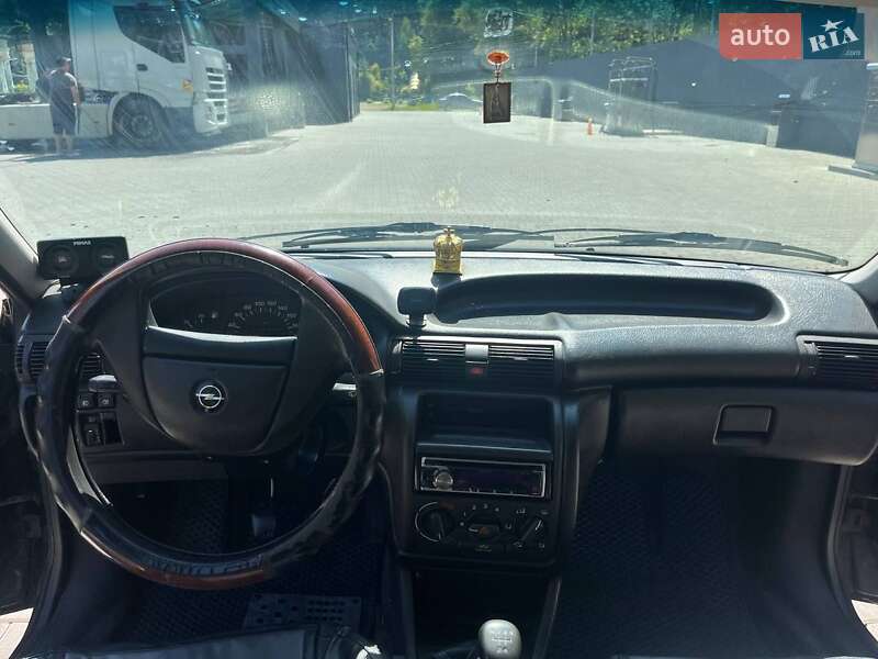 Хэтчбек Opel Astra 1993 в Дрогобыче
