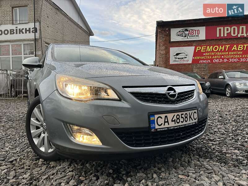 Opel Astra 2011