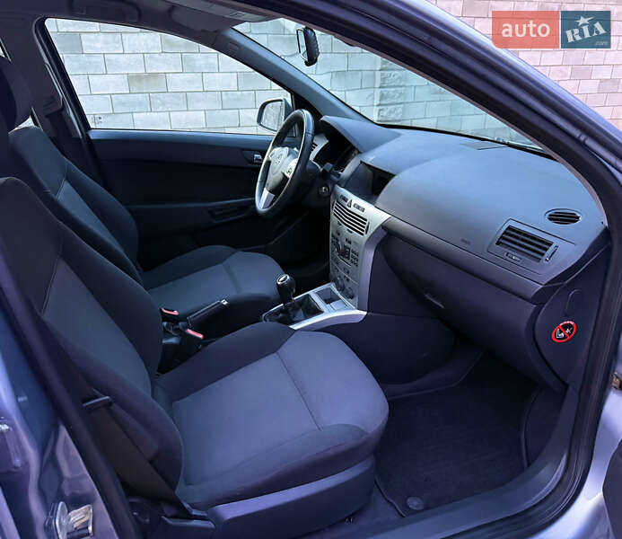 Універсал Opel Astra 2010 в Луцьку