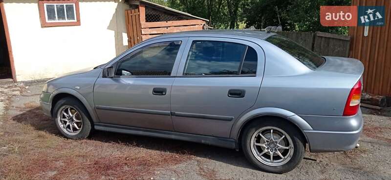 Седан Opel Astra 2006 в 