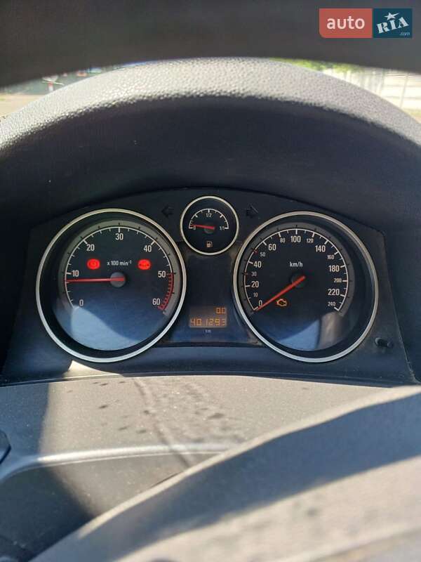 Универсал Opel Astra 2005 в Вараше фото 2 Универсал Opel Astra 2005 в Вараше