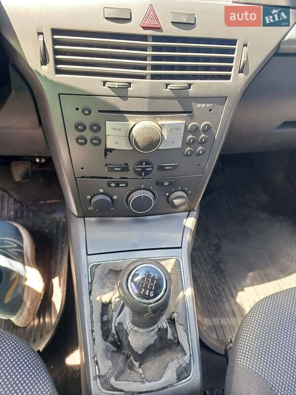 Универсал Opel Astra 2005 в Вараше фото 11 Универсал Opel Astra 2005 в Вараше