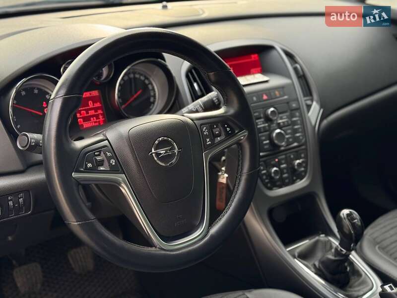 Универсал Opel Astra 2015 в Луцке