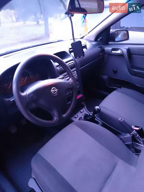 Седан Opel Astra 2004 в Запорожье