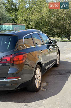 Универсал Opel Astra 2012 в 