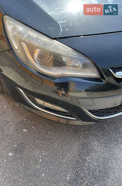 Универсал Opel Astra 2012 в 