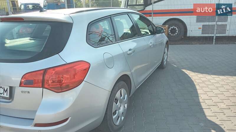 Универсал Opel Astra 2011 в Нововолынске