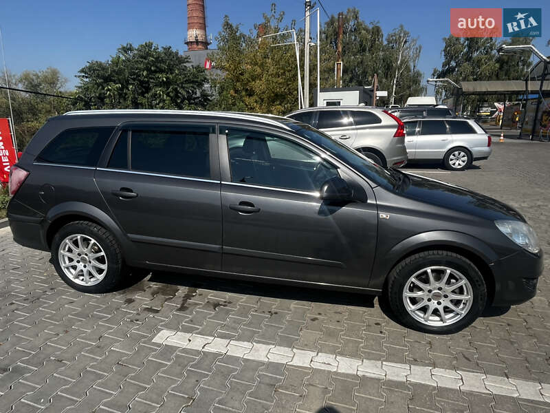 Универсал Opel Astra 2010 в Каменец-Подольском