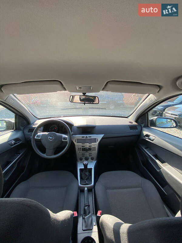 Хэтчбек Opel Astra 2009 в Дергачах
