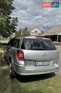 Универсал Opel Astra 2010 в 