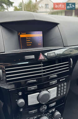 Универсал Opel Astra 2010 в 