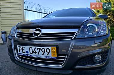 Універсал Opel Astra 2010 в Полтаві