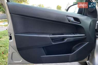 Универсал Opel Astra 2010 в 