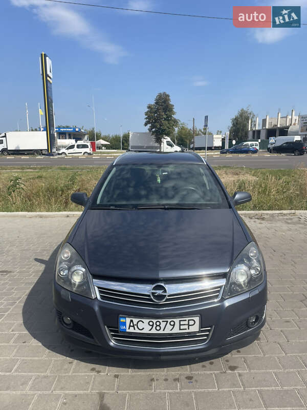 Універсал Opel Astra 2009 в Луцьку