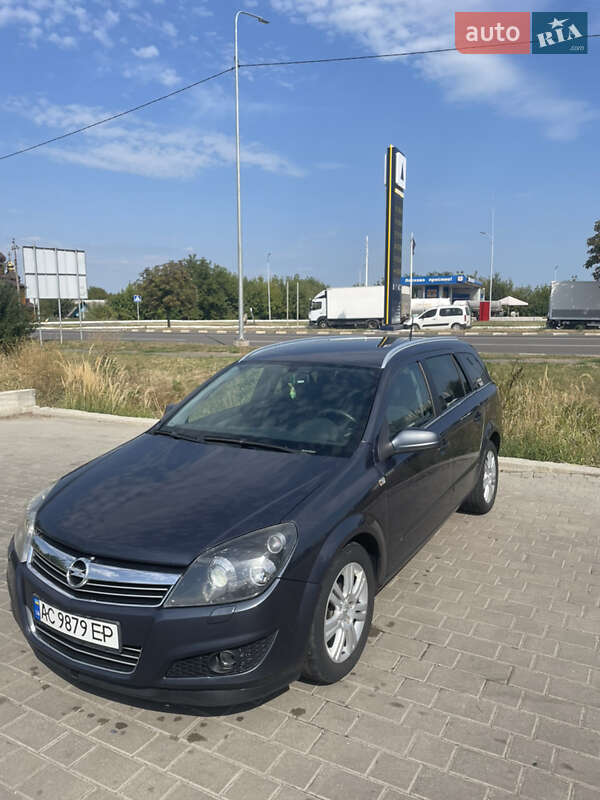 Універсал Opel Astra 2009 в Луцьку